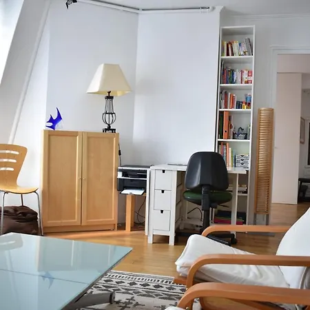1 Bedroom In 15th * Paříž